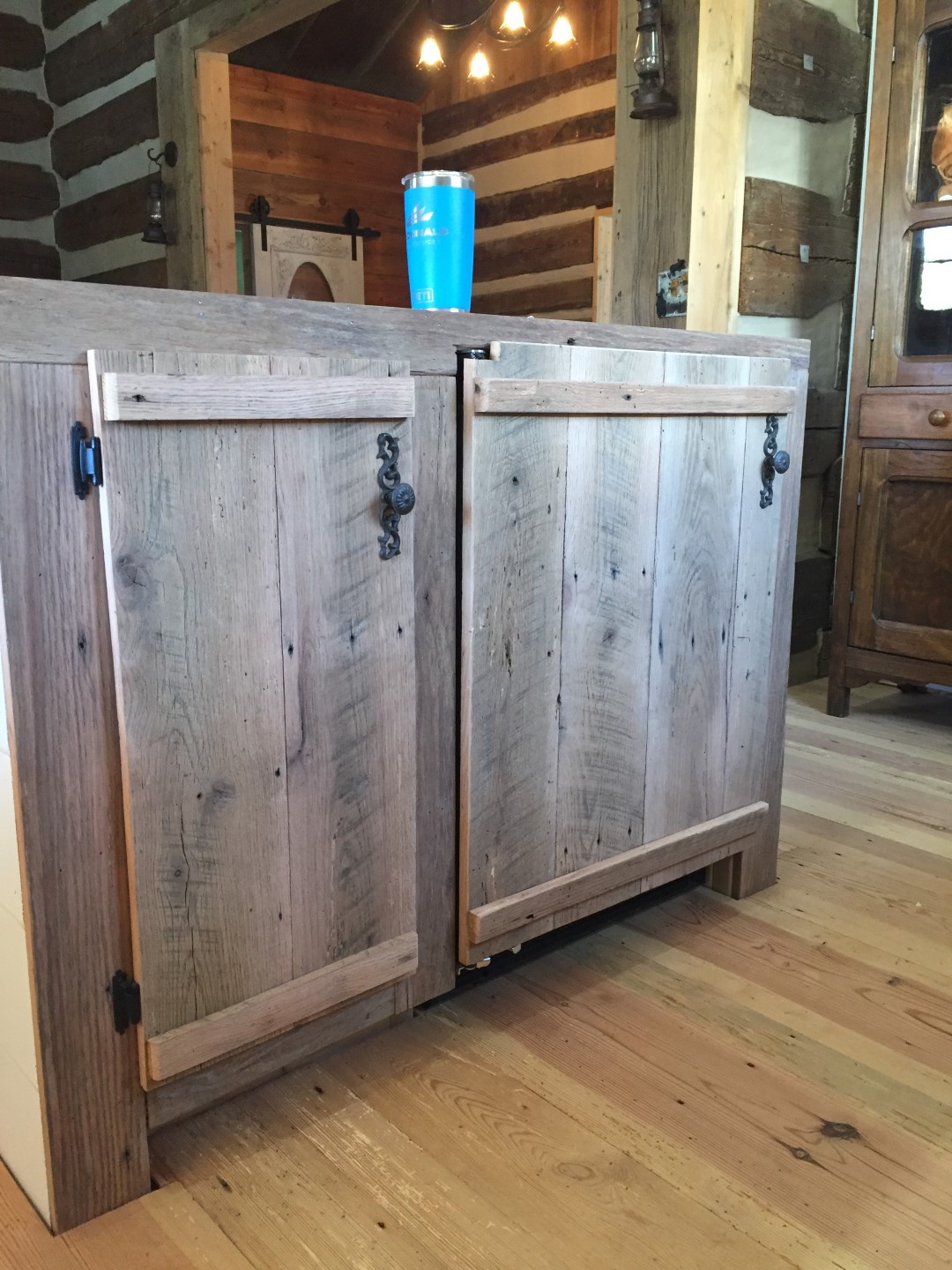 Reclaimed Barnwood – Old Log Cabins